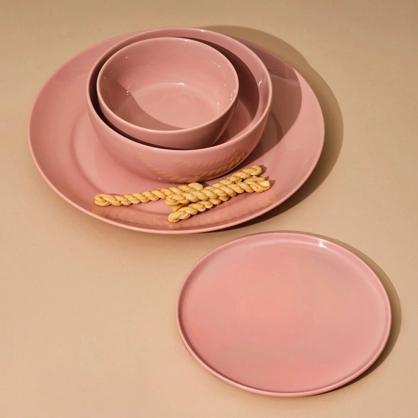 Wide Rim Dinnerware Set