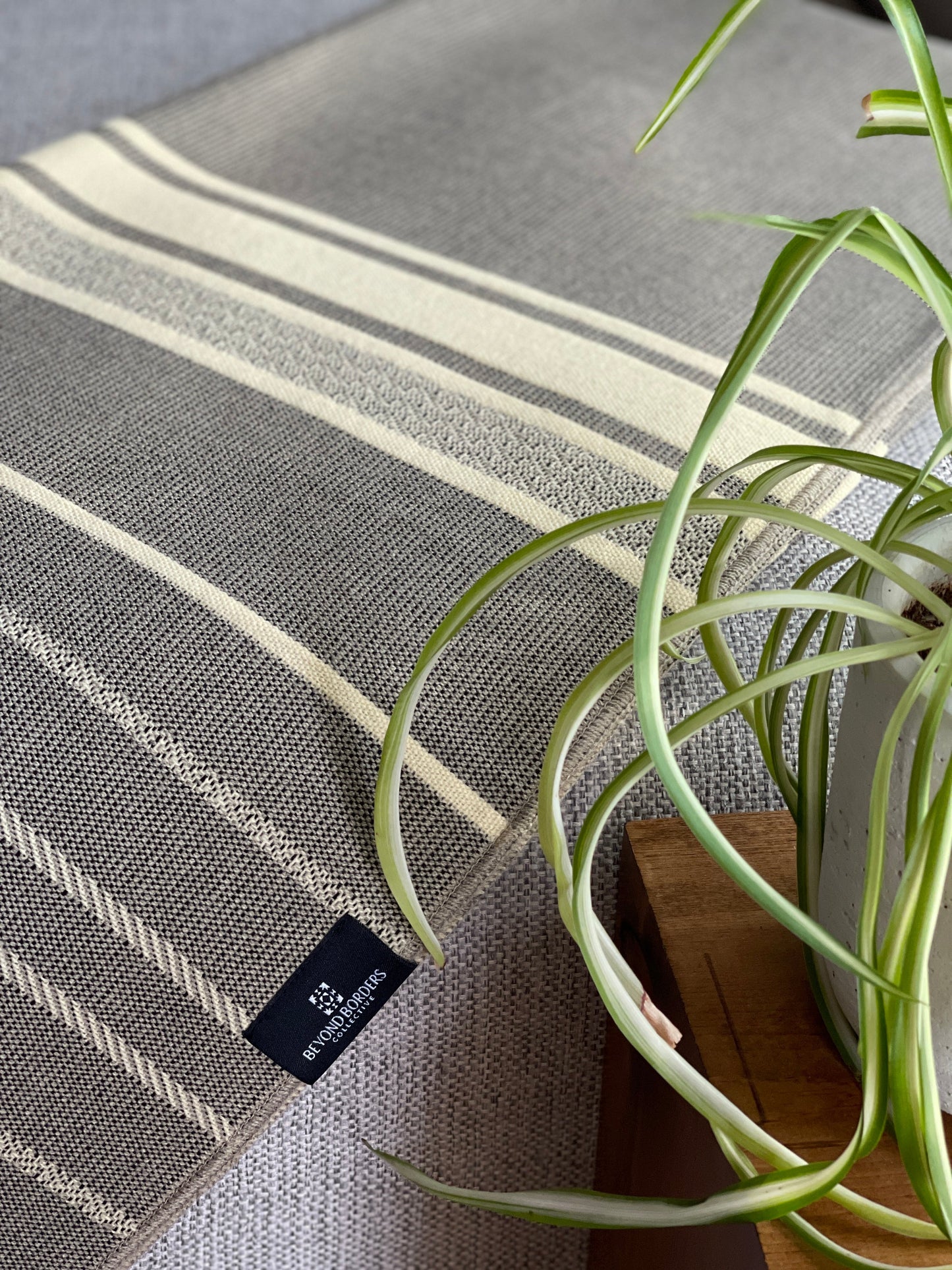 Equinoccio Throw - Cedar Brown