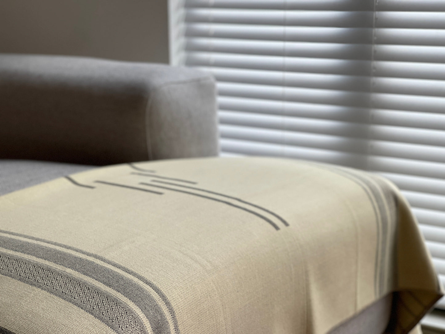 Equinoccio Throw - Cedar Brown
