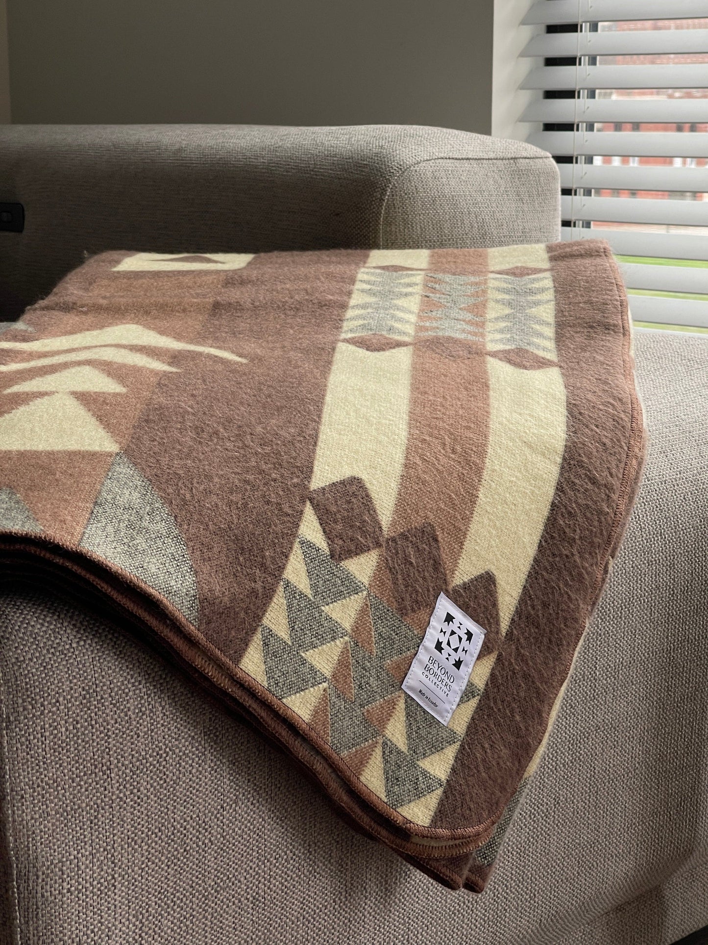 Loja Blanket - Light Mahogany