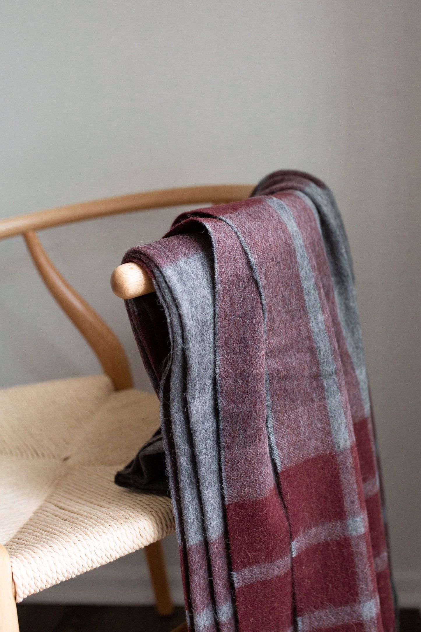Estancia Alcapa Blend Throw - Grey / Wine