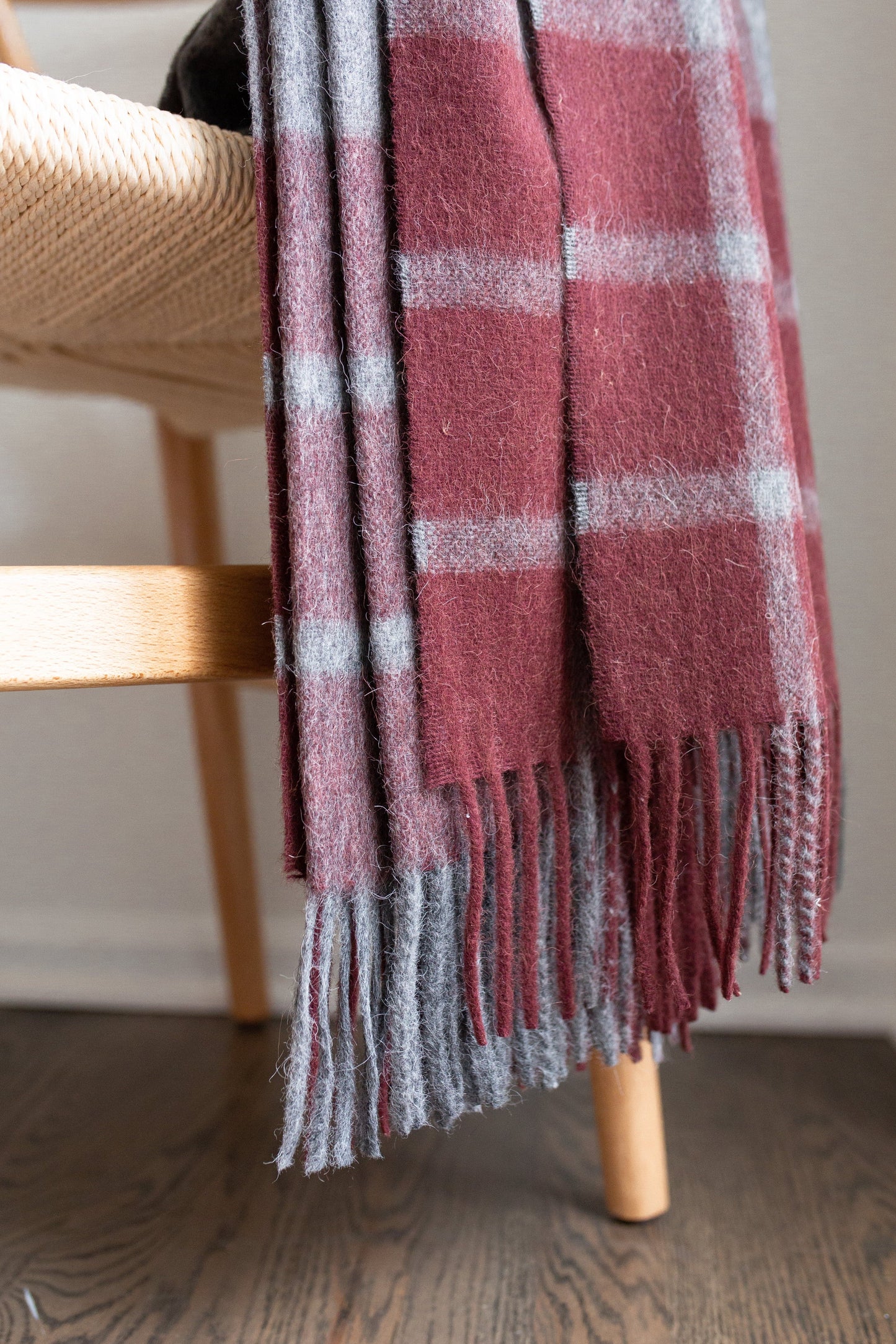 Estancia Alcapa Blend Throw - Grey / Wine