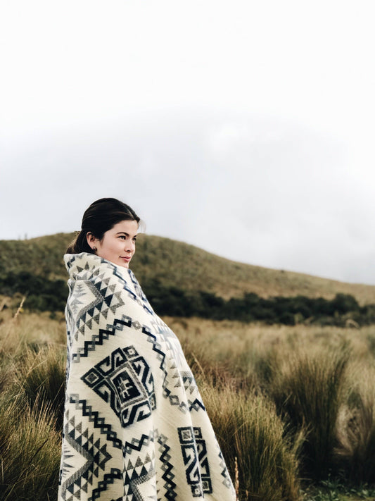 Epera Blanket - Blue Scale